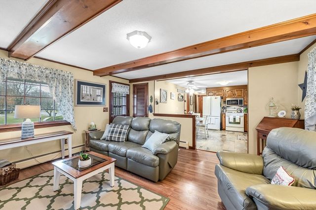 16 Brentwood Dr, Wilbraham, MA 01095