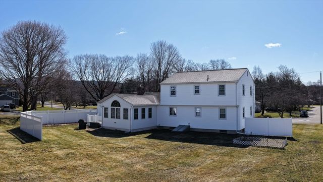 16 Brentwood Dr, Wilbraham, MA 01095