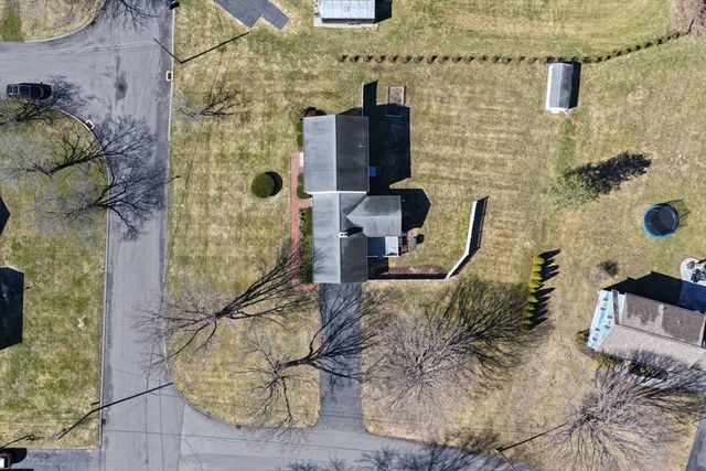 16 Brentwood Dr, Wilbraham, MA 01095