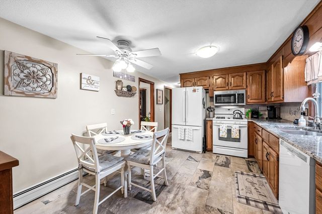 16 Brentwood Dr, Wilbraham, MA 01095