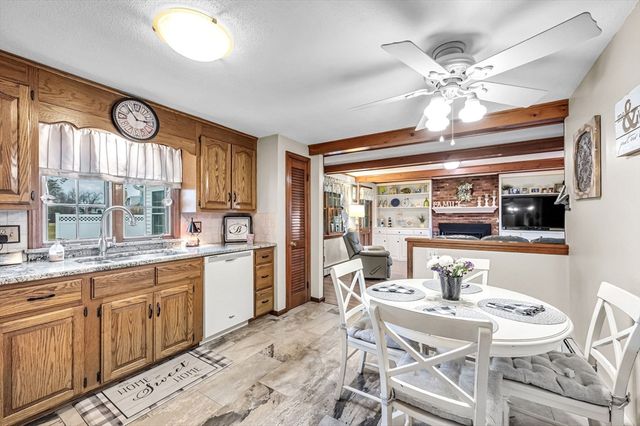 16 Brentwood Dr, Wilbraham, MA 01095