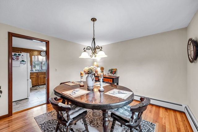 16 Brentwood Dr, Wilbraham, MA 01095