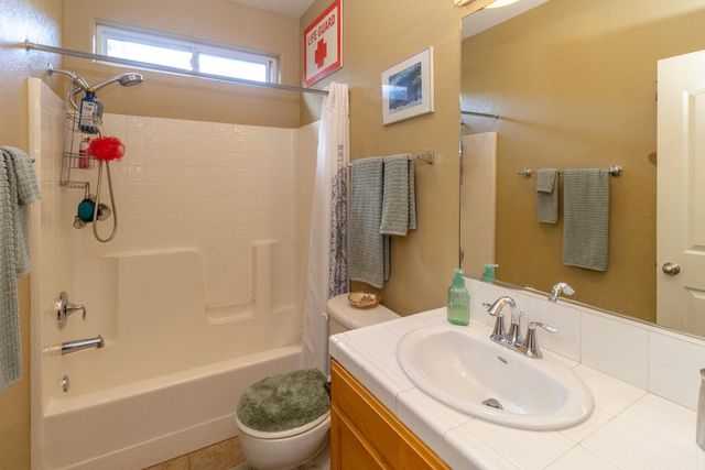 7470 E Fedora Avenue, Fresno, CA 93737