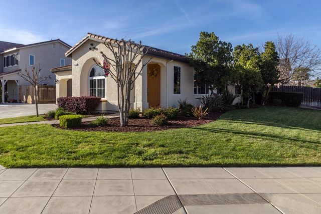 7470 E Fedora Avenue, Fresno, CA 93737