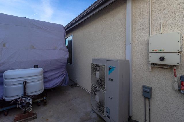 7470 E Fedora Avenue, Fresno, CA 93737