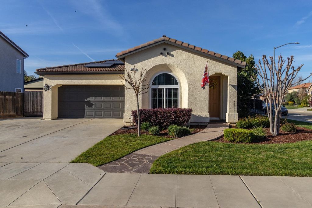 7470 E Fedora Avenue, Fresno, CA 93737