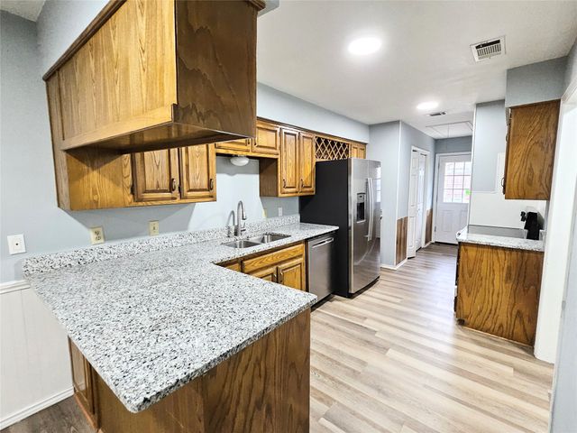 1124 Kathy Lane, Lewisville, TX 75067