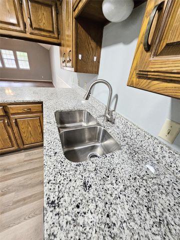 1124 Kathy Lane, Lewisville, TX 75067
