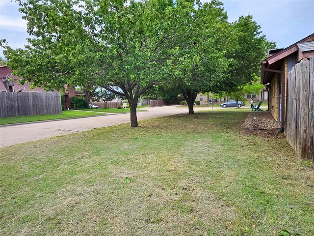 1124 Kathy Lane, Lewisville, TX 75067