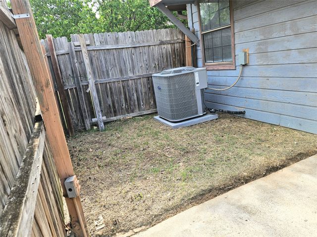 1124 Kathy Lane, Lewisville, TX 75067