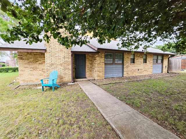 1124 Kathy Lane, Lewisville, TX 75067