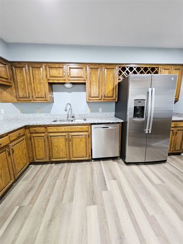 1124 Kathy Lane, Lewisville, TX 75067