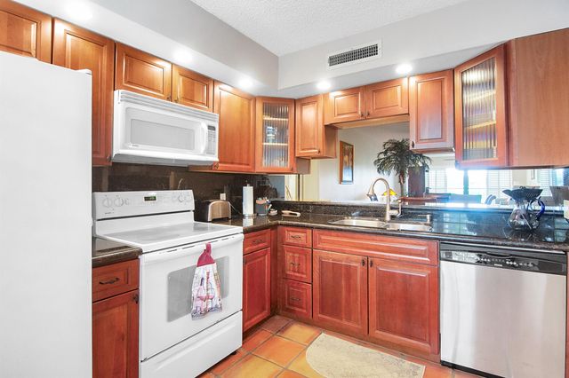 301 Ocean Bluffs Boulevard 102, Jupiter, FL 33477