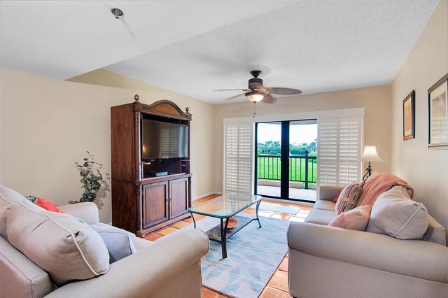 301 Ocean Bluffs Boulevard 102, Jupiter, FL 33477