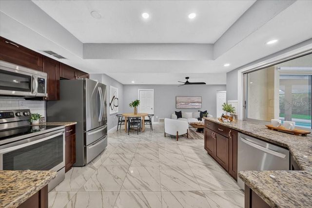 100 MATISSE CIRCLE W, Nokomis, FL 34275