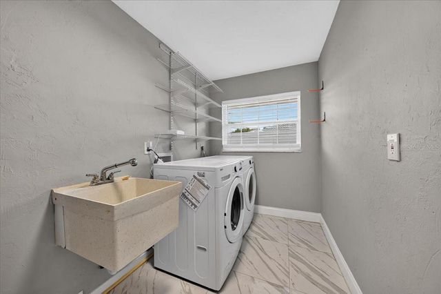 100 MATISSE CIRCLE W, Nokomis, FL 34275