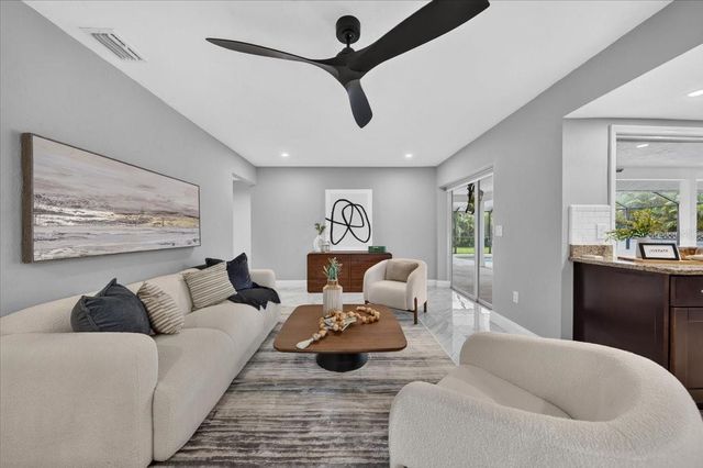 100 MATISSE CIRCLE W, Nokomis, FL 34275