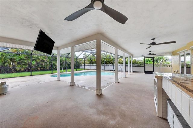 100 MATISSE CIRCLE W, Nokomis, FL 34275