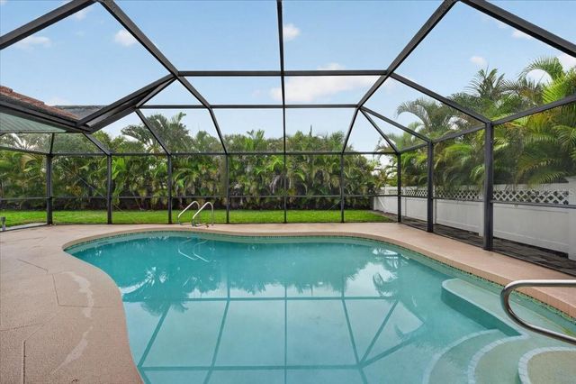 100 MATISSE CIRCLE W, Nokomis, FL 34275
