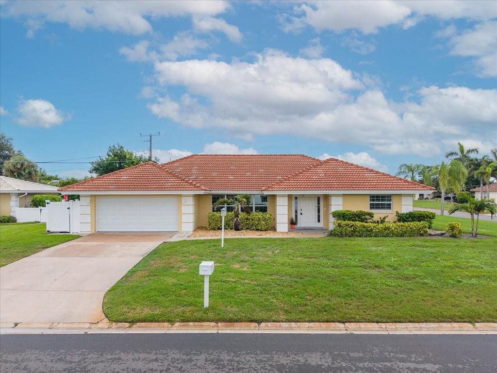 100 MATISSE CIRCLE W, Nokomis, FL 34275