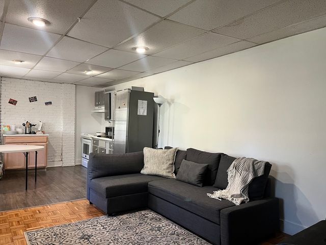 36 Dexter Rd, Newton, MA 02460