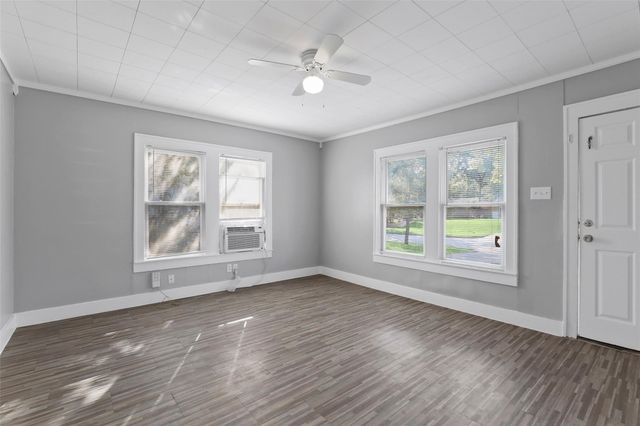 2821 Gladstone Drive, Dallas, TX 75211
