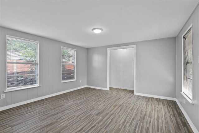 2821 Gladstone Drive, Dallas, TX 75211