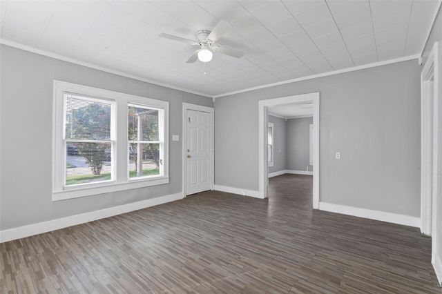 2821 Gladstone Drive, Dallas, TX 75211