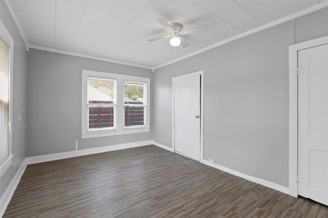 2821 Gladstone Drive, Dallas, TX 75211