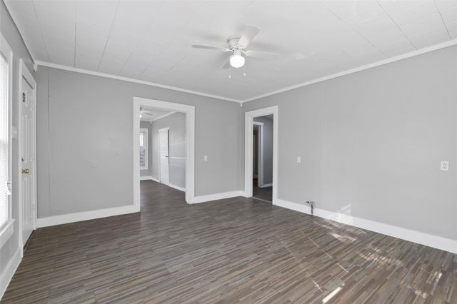 2821 Gladstone Drive, Dallas, TX 75211