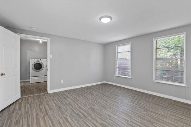 2821 Gladstone Drive, Dallas, TX 75211