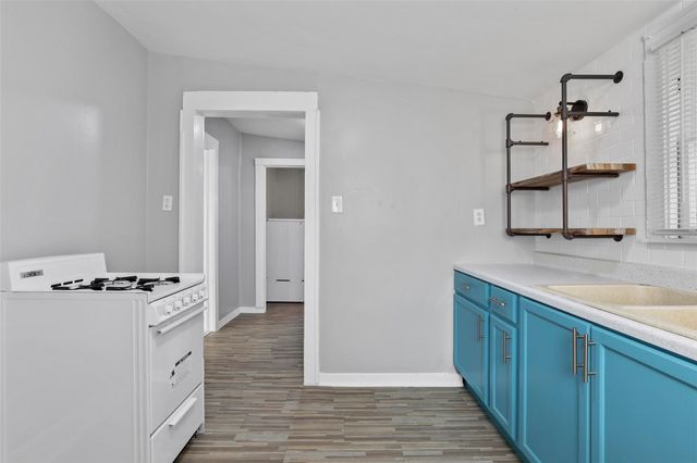 2821 Gladstone Drive, Dallas, TX 75211