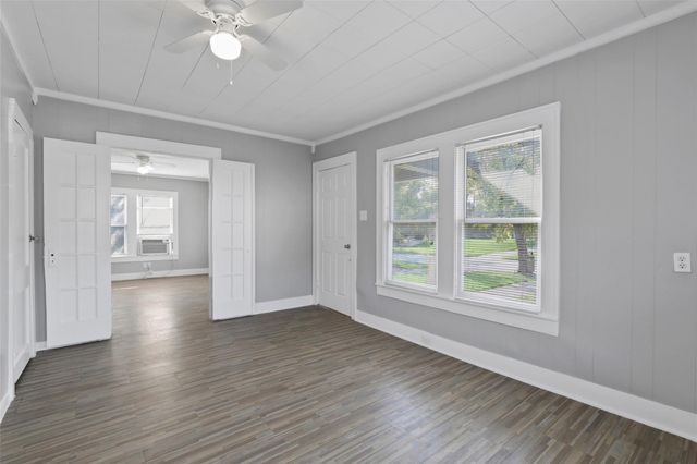 2821 Gladstone Drive, Dallas, TX 75211