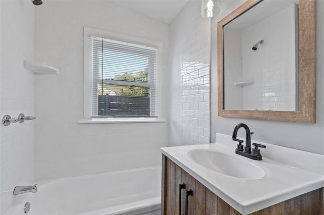 2821 Gladstone Drive, Dallas, TX 75211