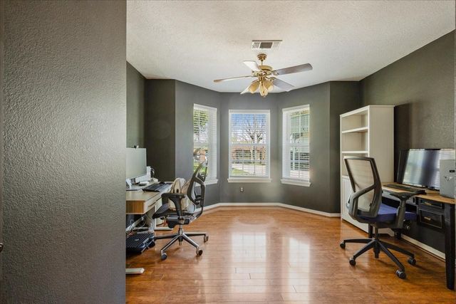 2203 Lomax Dr, La Porte, TX 77571