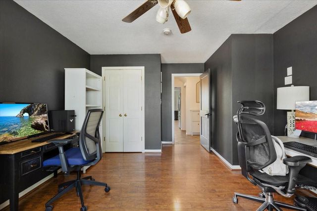 2203 Lomax Dr, La Porte, TX 77571