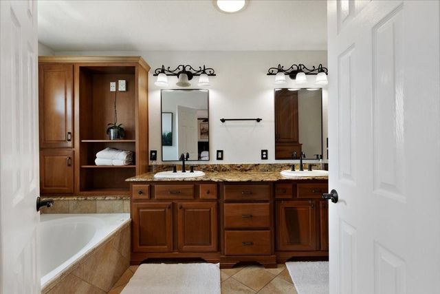 2203 Lomax Dr, La Porte, TX 77571