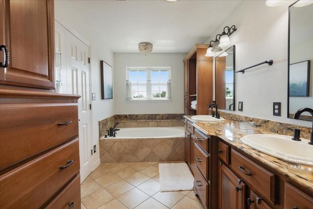2203 Lomax Dr, La Porte, TX 77571