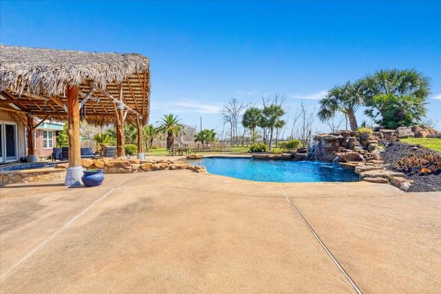 2203 Lomax Dr, La Porte, TX 77571