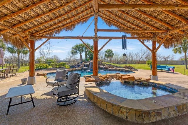 2203 Lomax Dr, La Porte, TX 77571