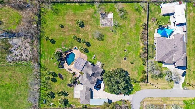 2203 Lomax Dr, La Porte, TX 77571