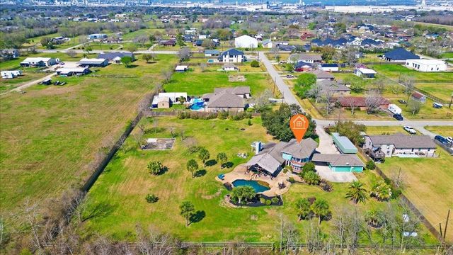 2203 Lomax Dr, La Porte, TX 77571