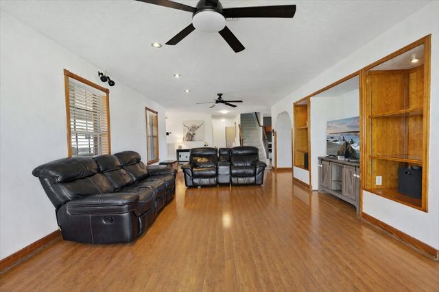 2203 Lomax Dr, La Porte, TX 77571