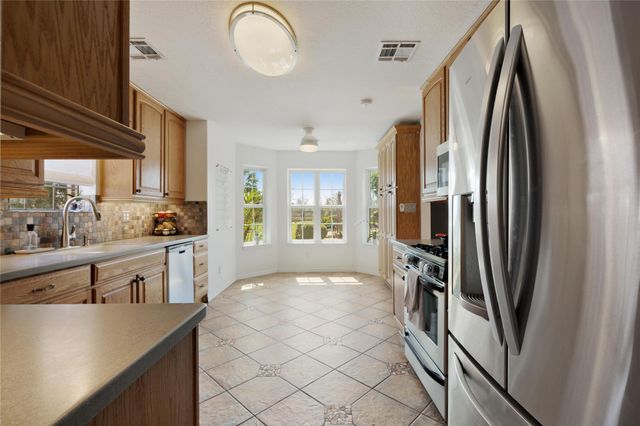 2203 Lomax Dr, La Porte, TX 77571