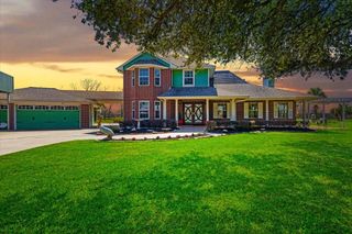 2203 Lomax Dr, La Porte, TX 77571