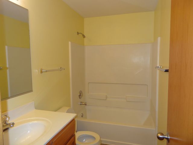 191 WILLOUGHBY Court C, Yorkville, IL 60560