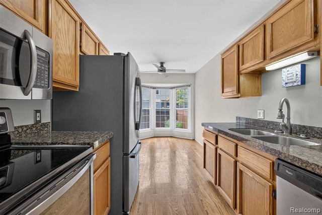 22204 Pondview, Novi, MI 48375
