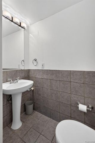 22204 Pondview, Novi, MI 48375