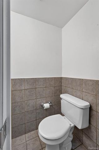 22204 Pondview, Novi, MI 48375