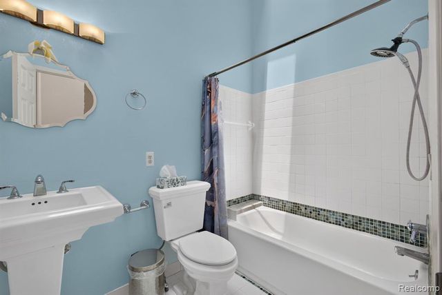 22204 Pondview, Novi, MI 48375